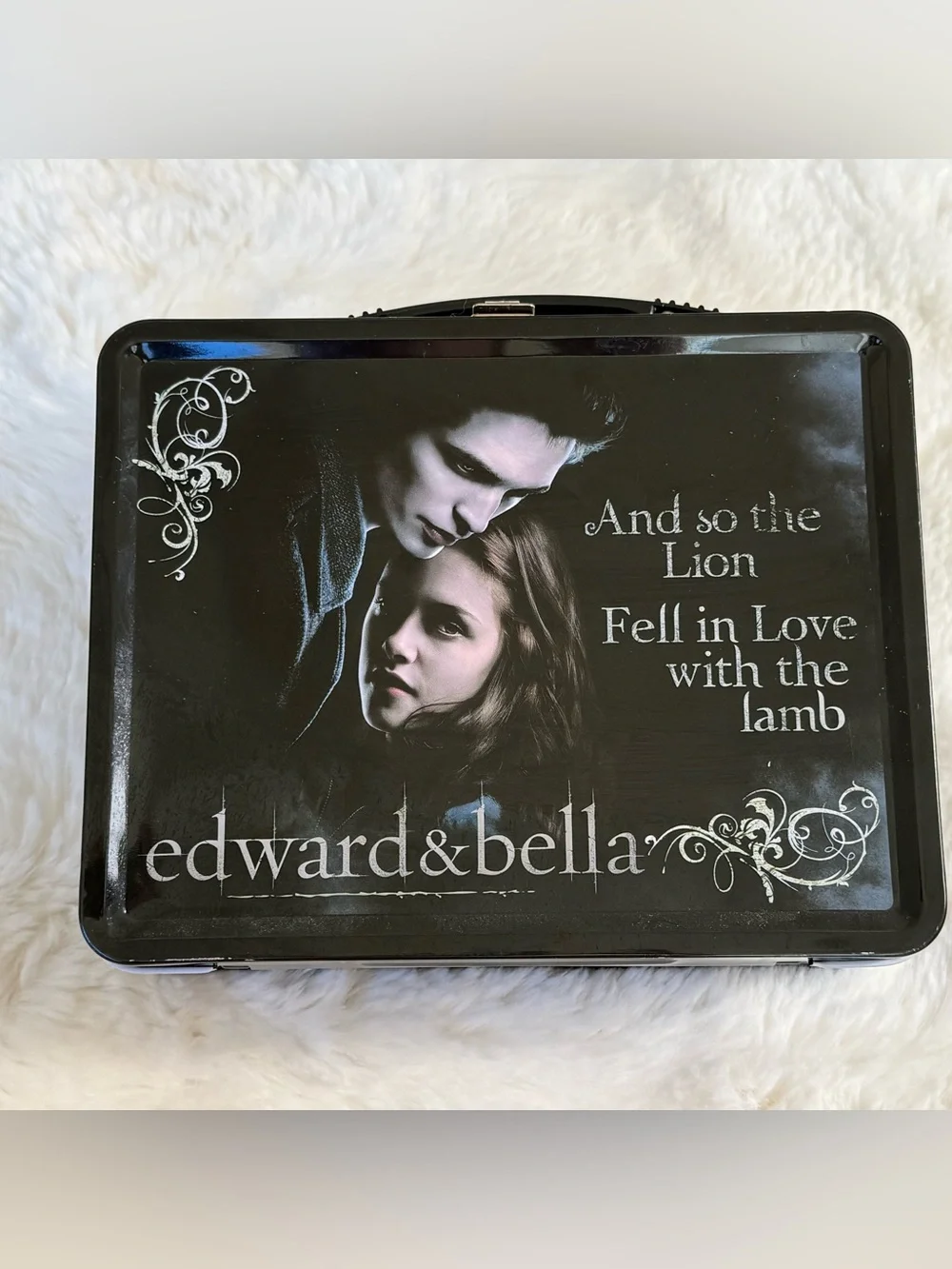 Vintage 2008 NECA Twilight Edward & Bella Metal Lunchbox & Matching Thermos Set